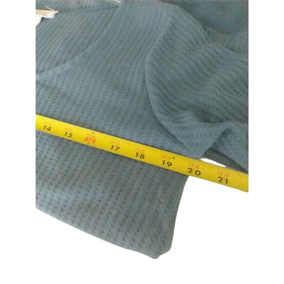 Sun & Shadow Top Women's Size M Blue Long sleeve Popover Knit chiffon hem - Picture 7 of 10